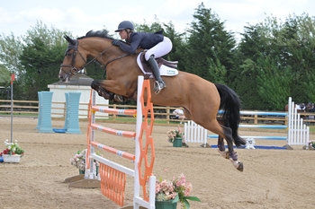 Holly Smith is Unstoppable as She Wins the Redpost Equestrian Senior Foxhunter Second Round at Weston Lawns 